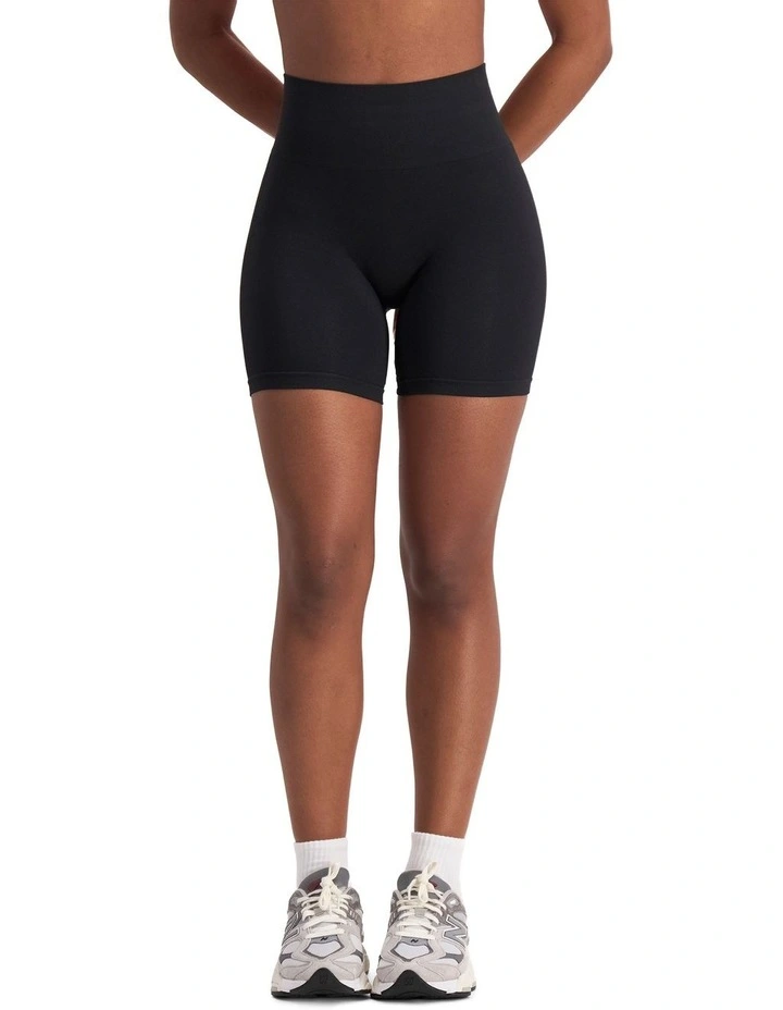 Move Seamless Midi Short in Black image 5