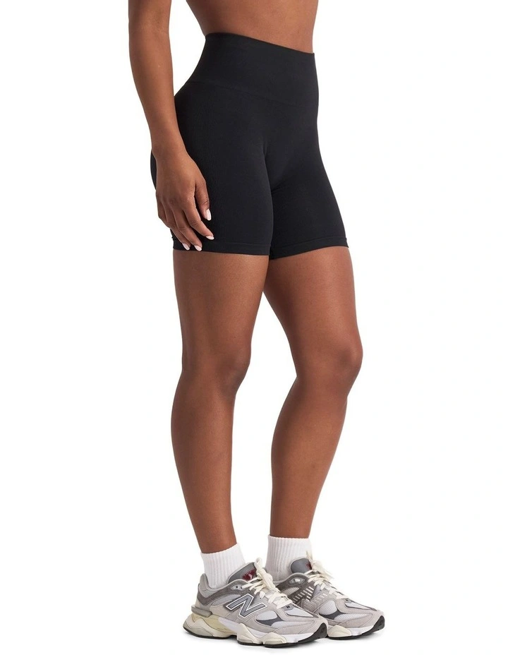 Move Seamless Midi Short in Black image 7