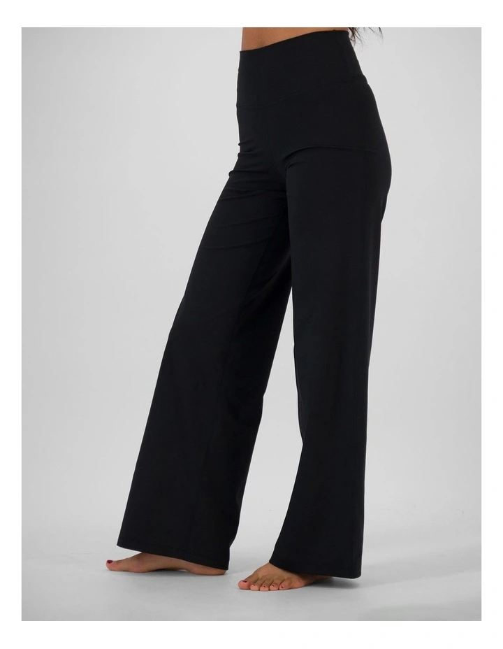 Move Recycled Straight Leg Pant in Nu Black image 3
