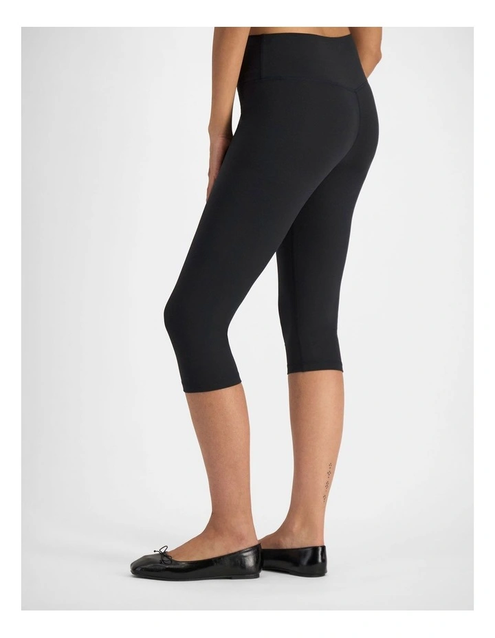 Move Capri Legging in Nu Black image 2