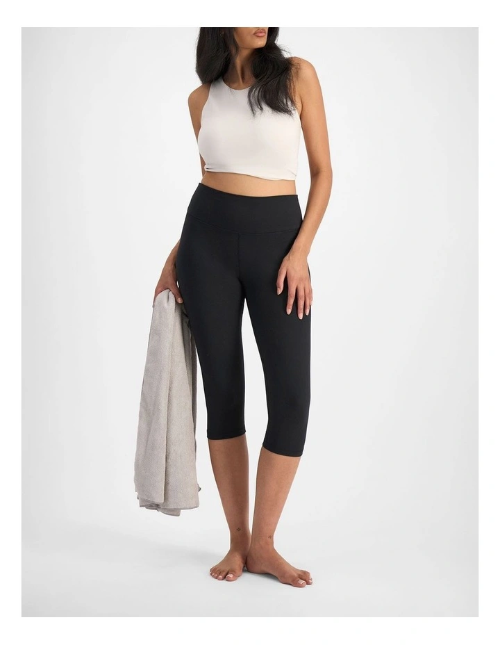 Move Capri Legging in Nu Black image 4