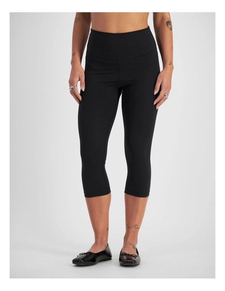 Move Capri Legging in Nu Black image 5