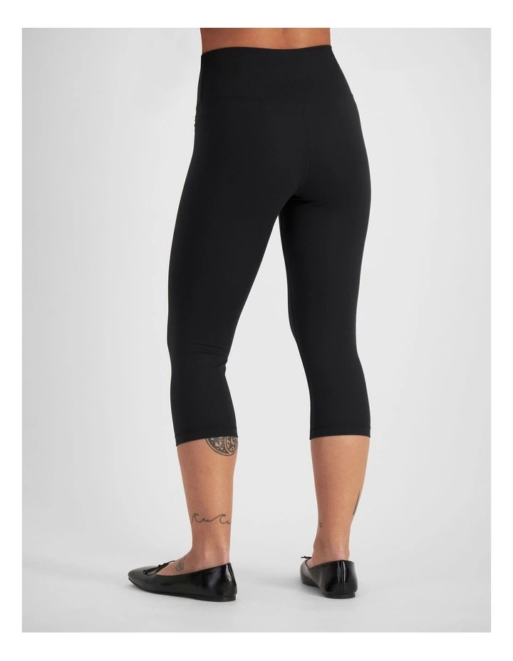 Move Capri Legging in Nu Black image 6