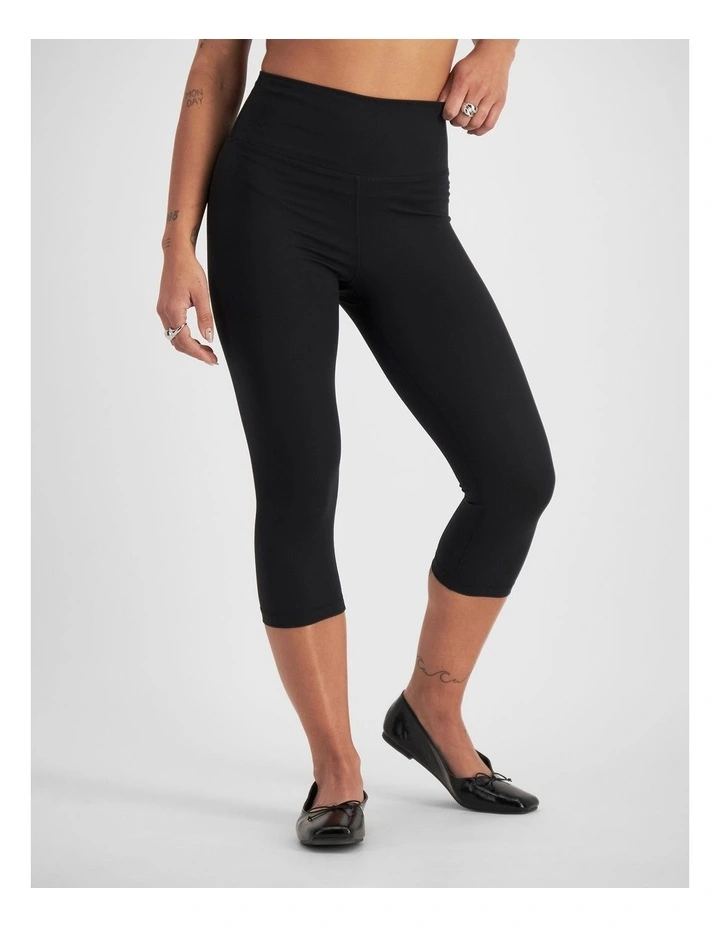 Move Capri Legging in Nu Black image 7