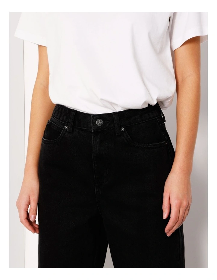 Organic Cotton Blend Barrel Leg Jean in Washed Black image 4