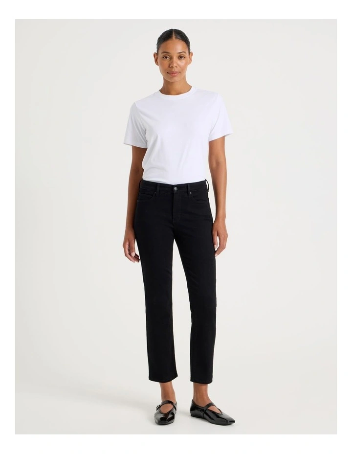 Straight Shape In Mid Rise Jean Short in Seam in Black image 1