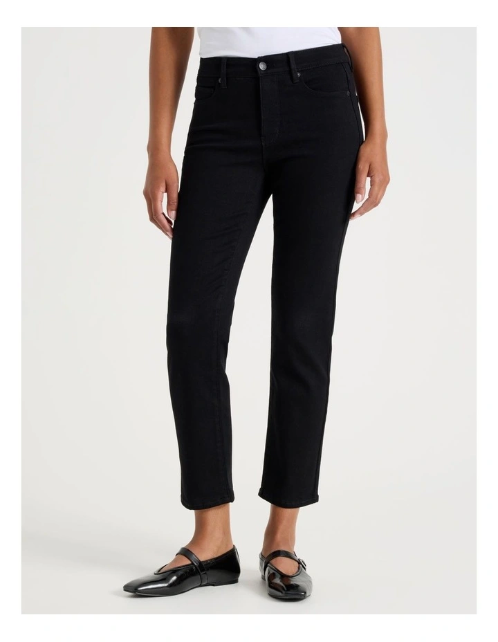 Straight Shape In Mid Rise Jean Short in Seam in Black image 2
