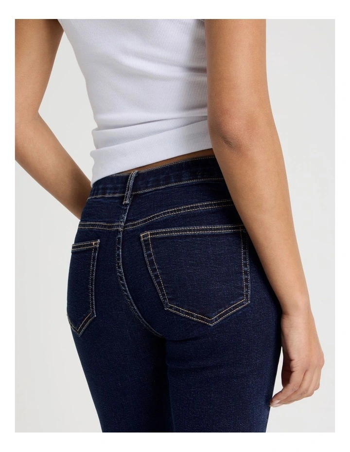 Cropped Straight Mid Rise Jeans in Rinse image 7