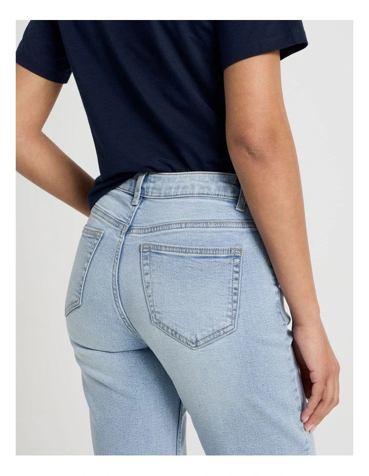 Cropped Straight Mid Rise Jeans in Light Indigo image 7