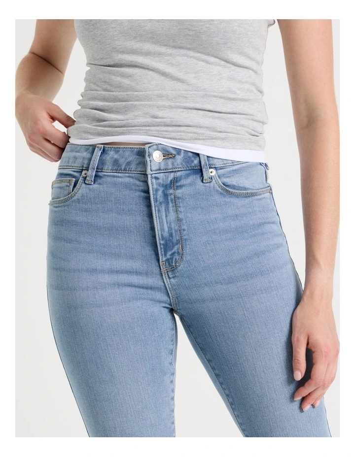 Skinny Mid Rise Jean in Light Indigo image 4
