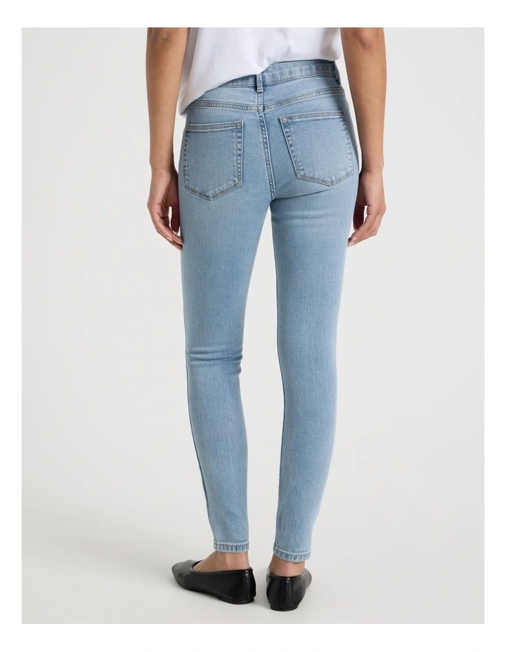 Skinny Mid Rise Jean in Light Indigo image 6