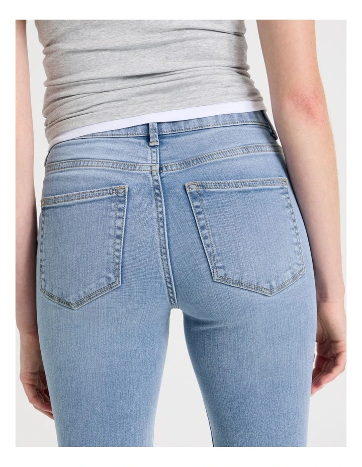 Skinny Mid Rise Jean in Light Indigo image 6