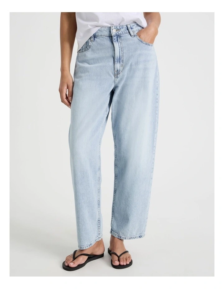 Barrel Mid Rise Jean in Light Wash image 2