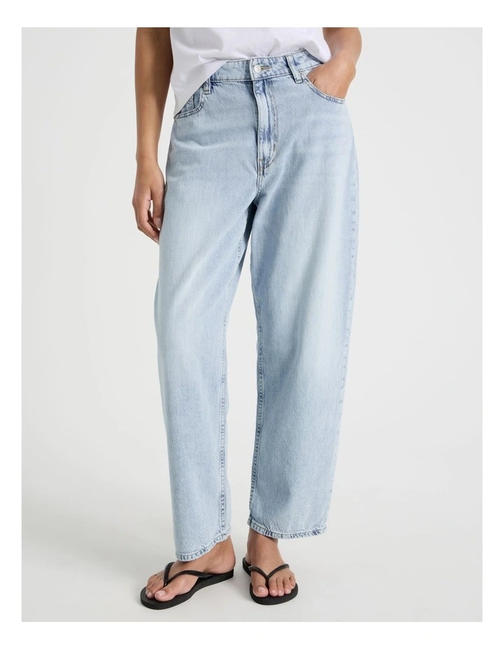 Barrel Mid Rise Jean in Light Wash image 2