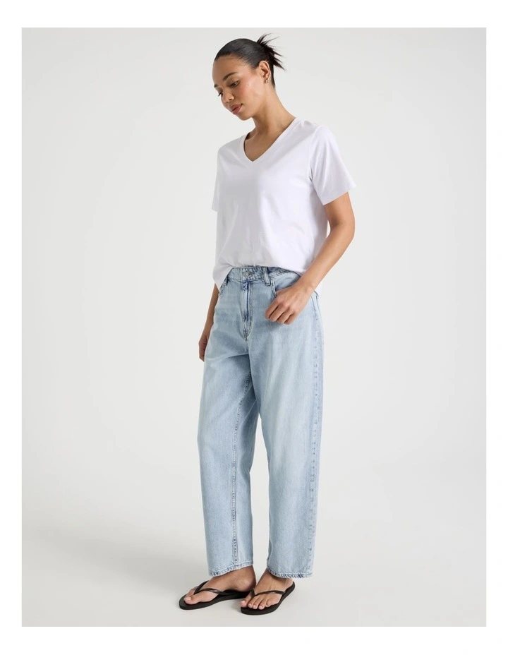 Barrel Mid Rise Jean in Light Wash image 4