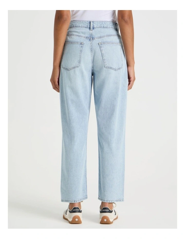 Barrel Mid Rise Jean in Light Wash image 4