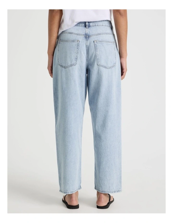 Barrel Mid Rise Jean in Light Wash image 6