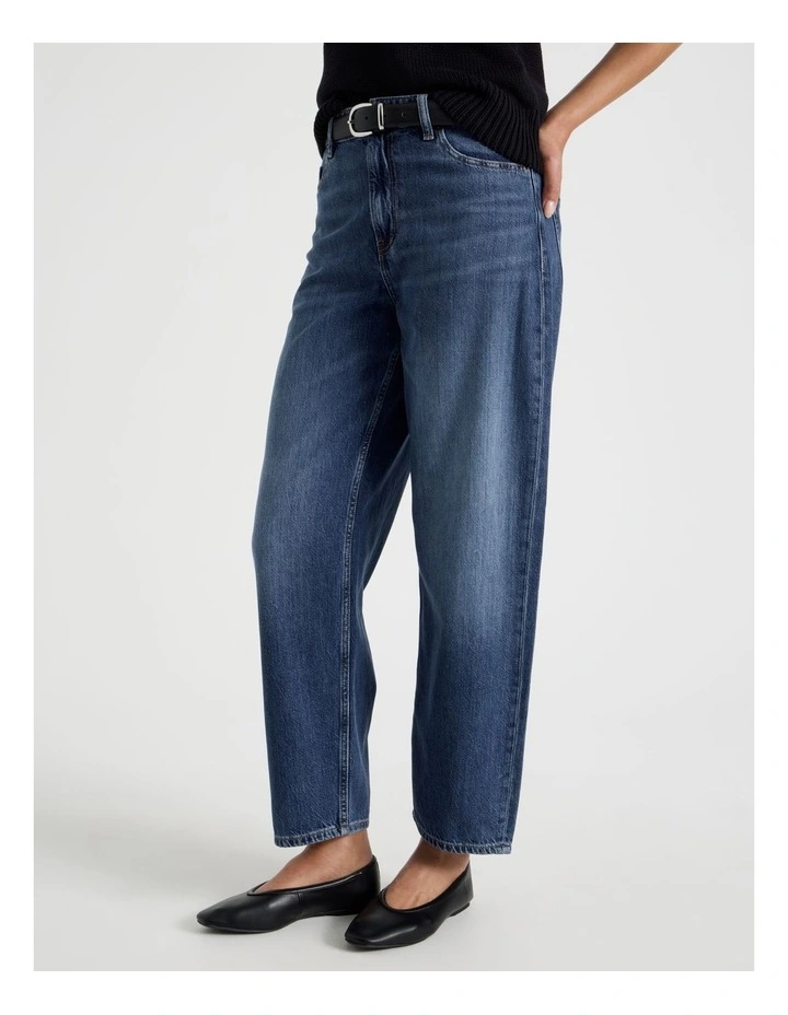 Barrel Mid Rise Jean In Dark Indigo image 5