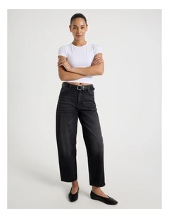 Barrel Mid Rise Jean In Washed Black