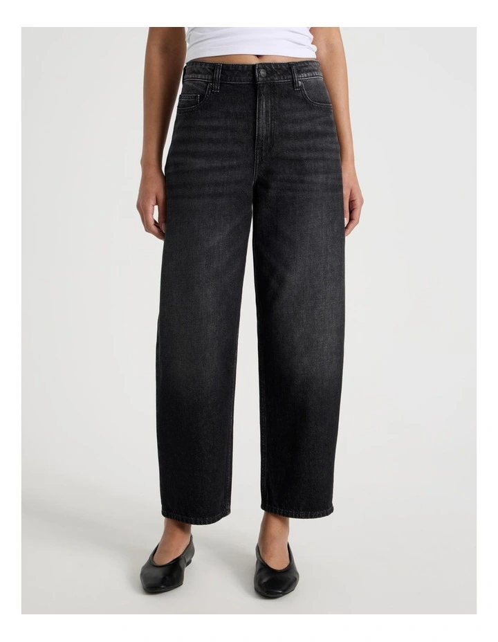 Barrel Mid Rise Jean In Washed Black image 2