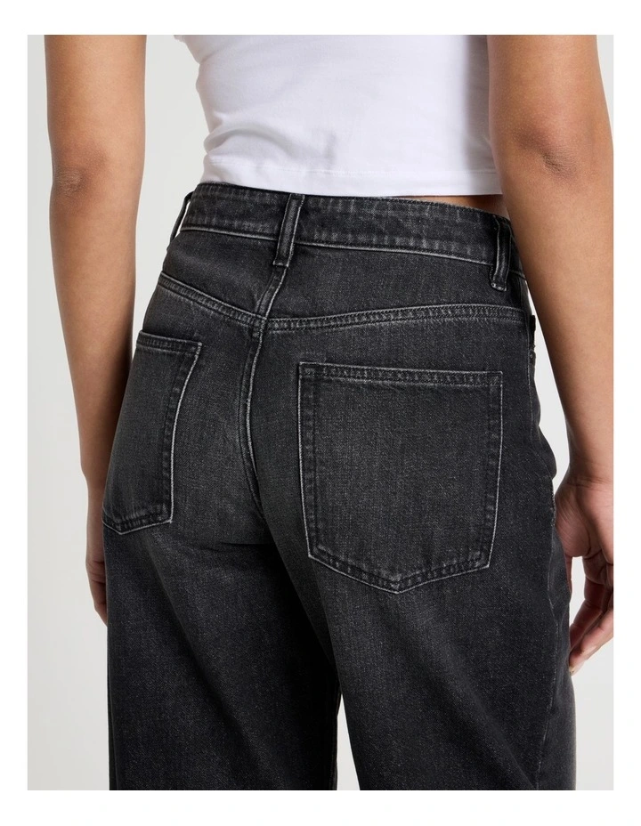Barrel Mid Rise Jean In Washed Black image 6