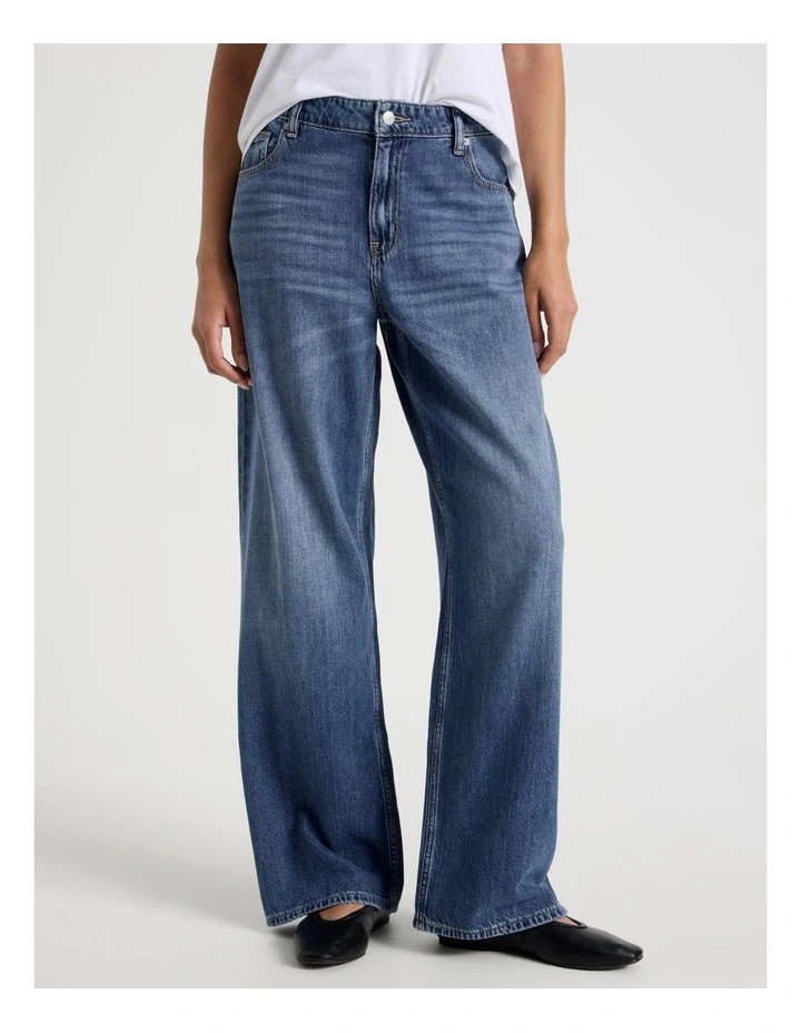 Relaxed Low Rise Jean In Medium Wash image 2