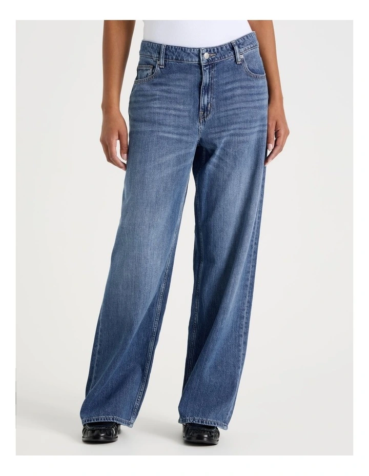 Relaxed Low Rise Jean In Medium Wash image 2