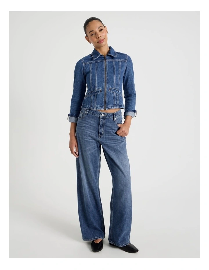 Relaxed Low Rise Jean In Medium Wash image 3