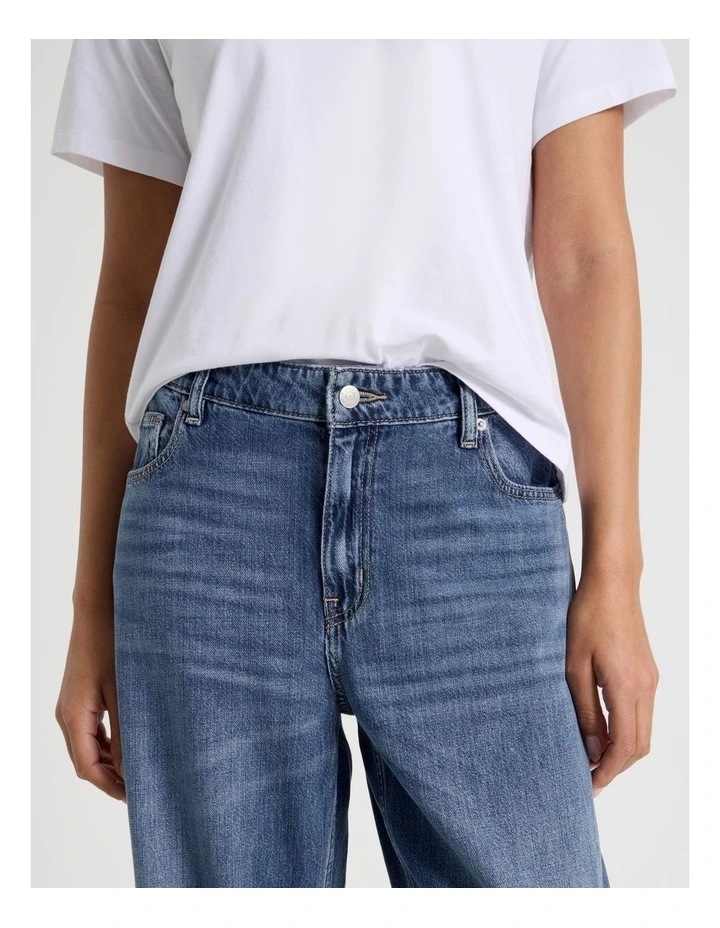 Relaxed Low Rise Jean In Medium Wash image 4