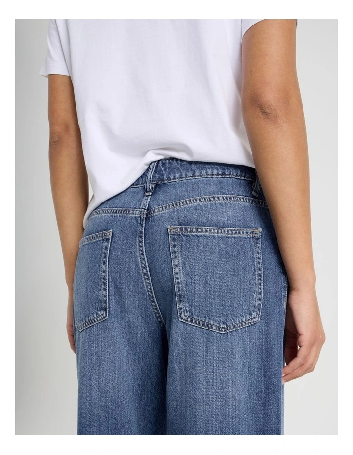 Relaxed Low Rise Jean In Medium Wash image 7