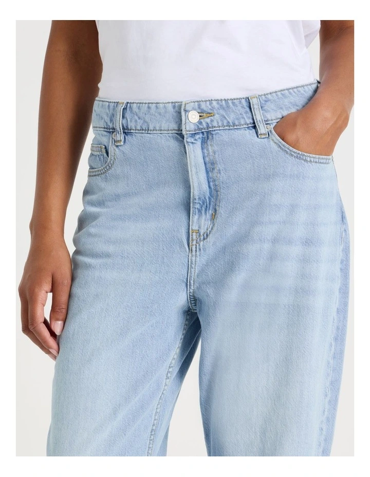 Boyfriend Mid Rise Jeans In Light Wash image 3