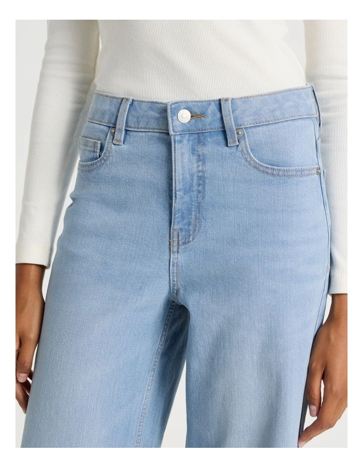Wide Leg High Waist Jeans in Light Wash image 3