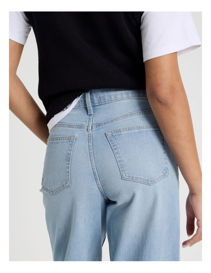 Wide Leg High Waist Jeans in Light Wash image 7