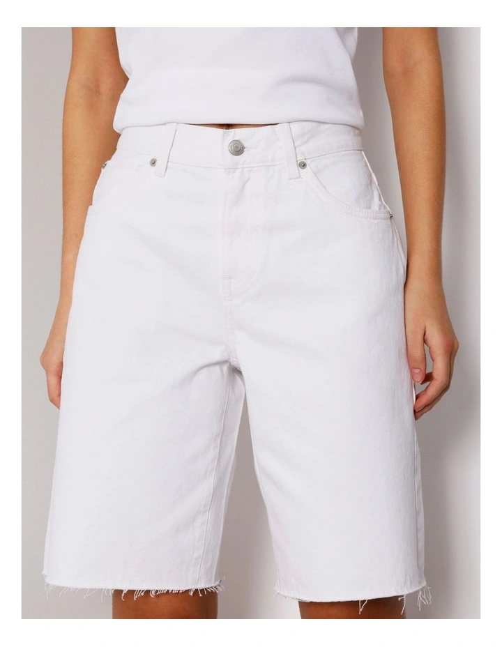Denim Jort Raw Hem in Ecru image 3