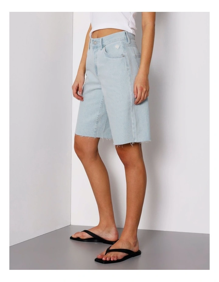 Denim Jort Raw Hem in Ice Blue Damage image 2