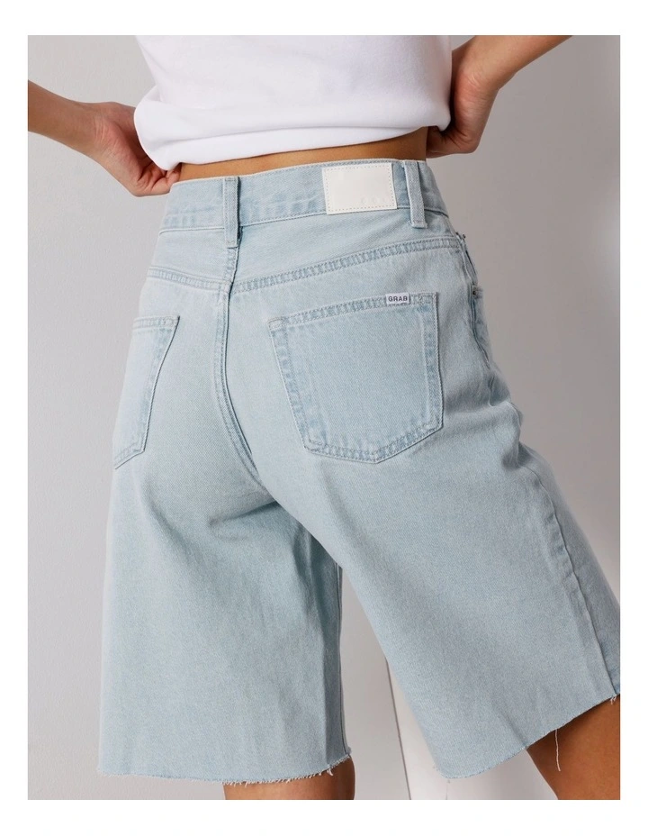 Denim Jort Raw Hem in Ice Blue Damage image 6