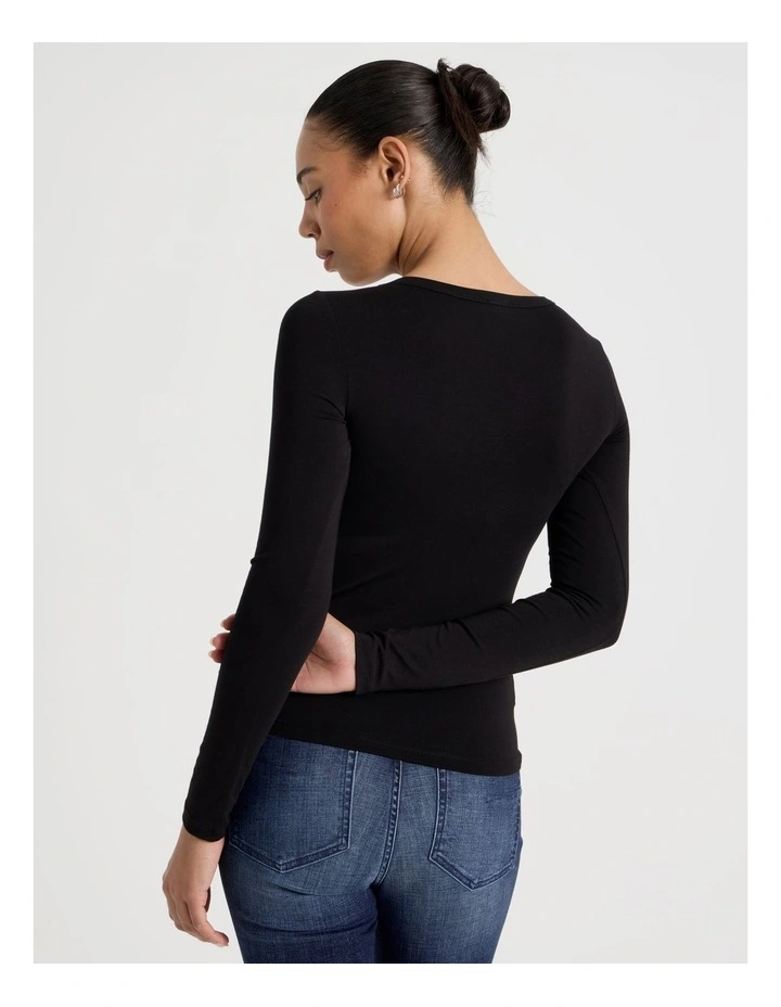 Long Sleeve Scoop Neck Tee in Black image 6