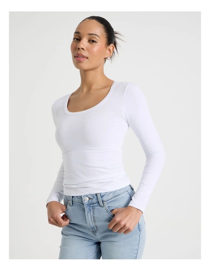 Long Sleeve Scoop Neck Tee in White image 5