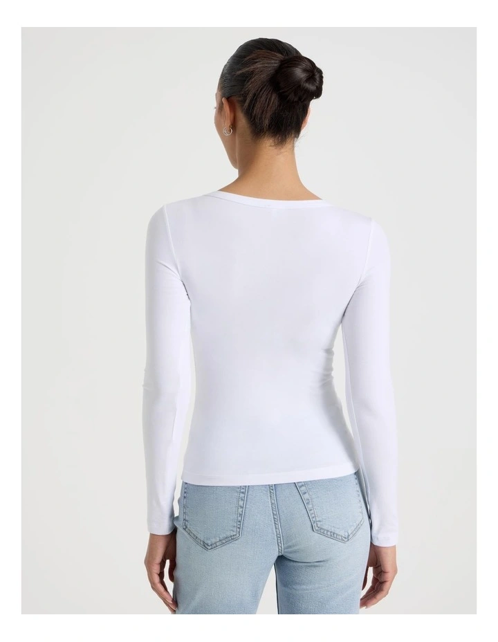 Long Sleeve Scoop Neck Tee in White image 6