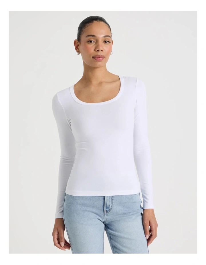 Long Sleeve Scoop Neck Tee in White image 7