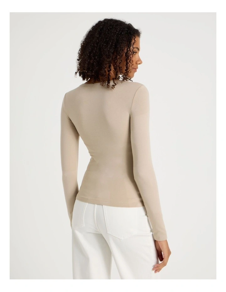 Long Sleeve Scoop Neck Tee in Oat image 5
