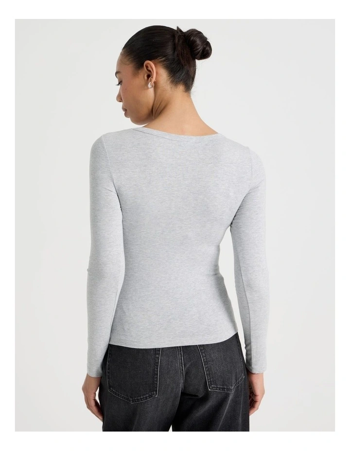 Long Sleeve Scoop Neck Tee in Light Heather Grey image 6
