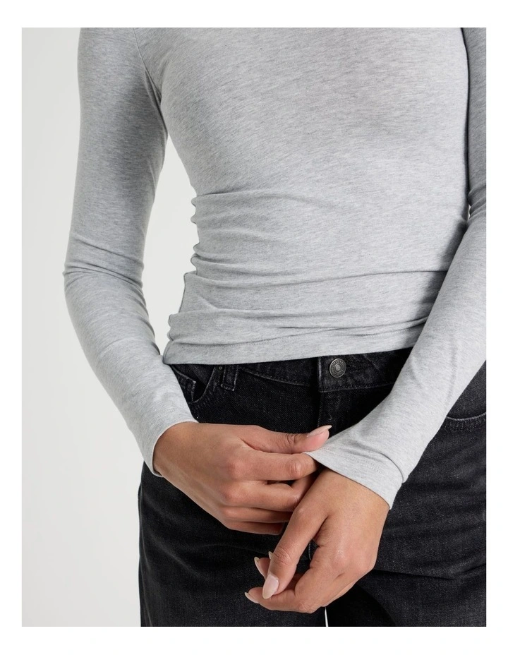 Long Sleeve Scoop Neck Tee in Light Heather Grey image 7