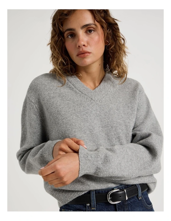 V-Neck Jumper in Grey image 4