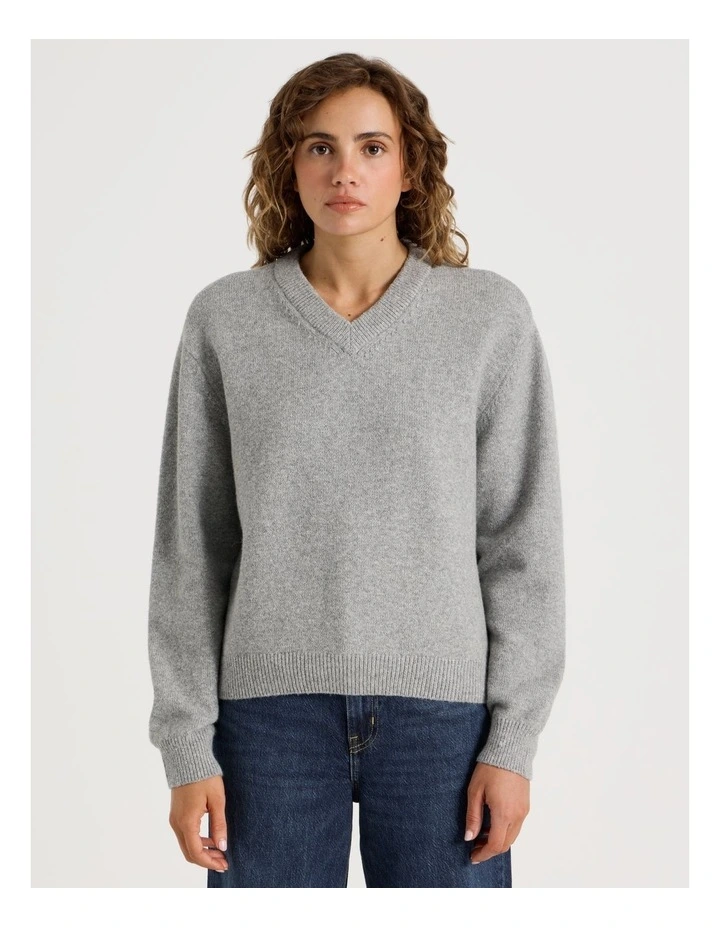 V-Neck Jumper in Grey image 5