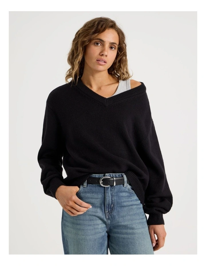 V-Neck Jumper in Moonless Night image 1