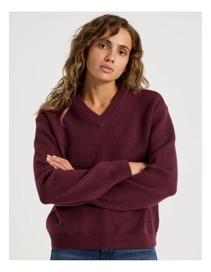 V-Neck Jumper in Burgundy image 2