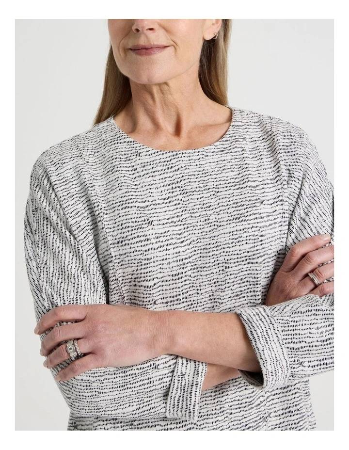 3/4 Magyar Sleeve Tee With Front Seams in Ivory/Navy Texture image 4