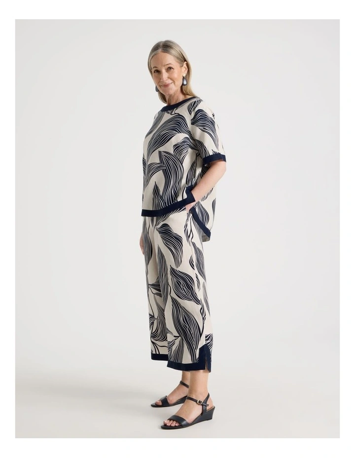 Short Sleeve Top With Solid Contrasts in Neutral/Navy Print image 4