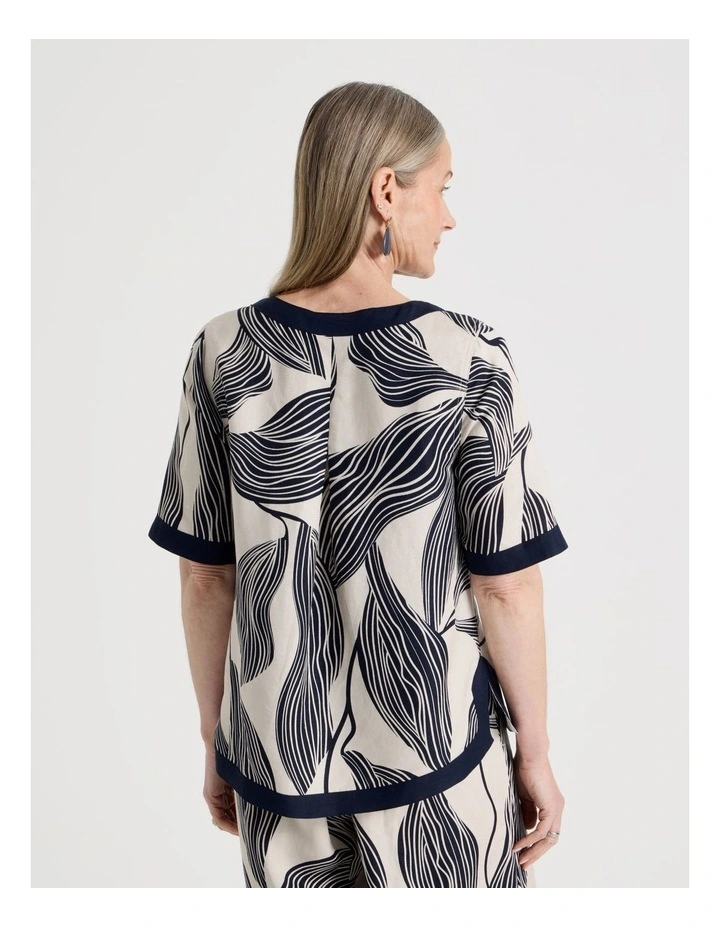 Short Sleeve Top With Solid Contrasts in Neutral/Navy Print image 6